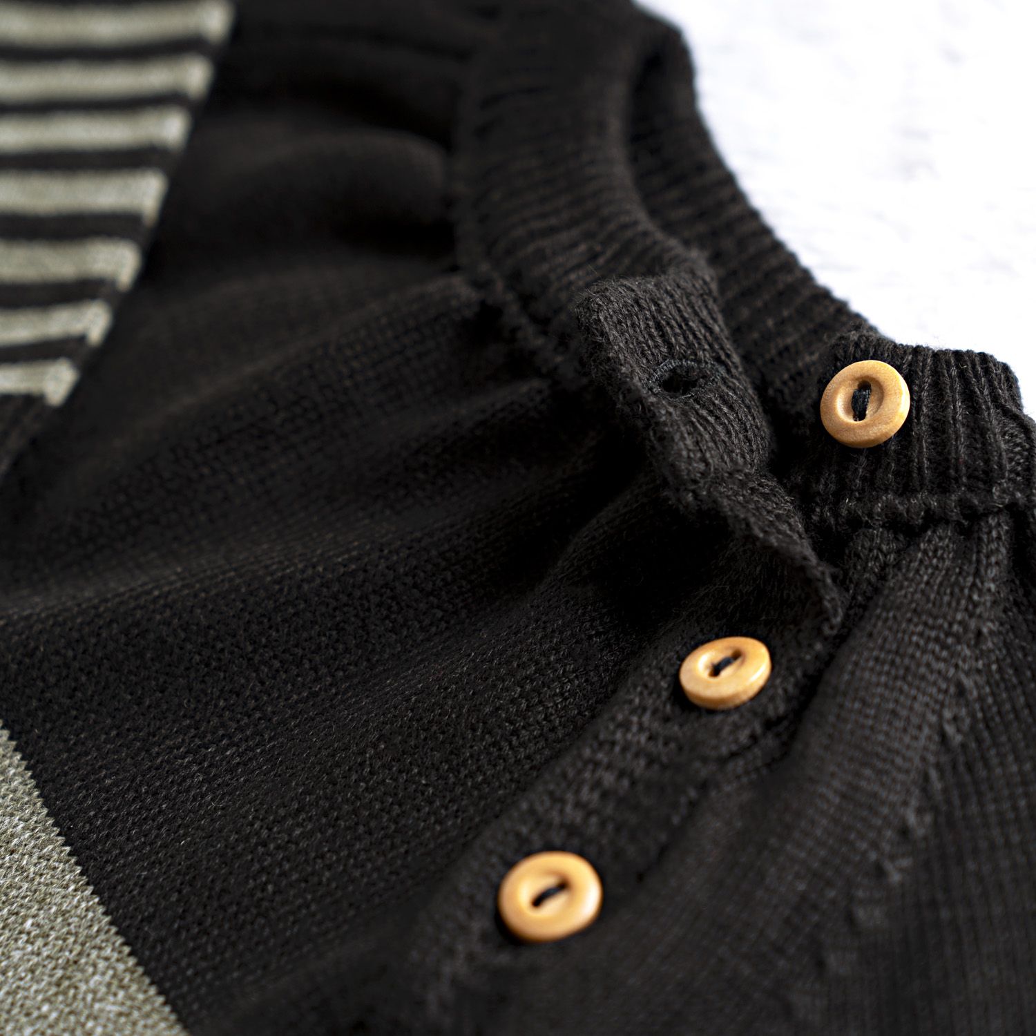 Casaquinho Tricot Listras Bege e Off White