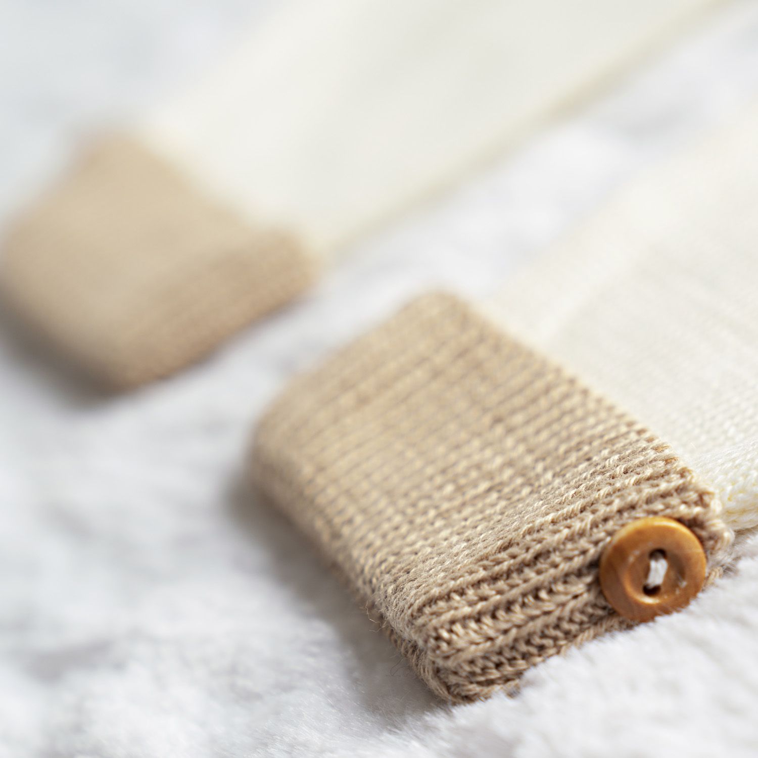 Calça Bebê Saruel Tricot com Bolsinho Bege e Off White