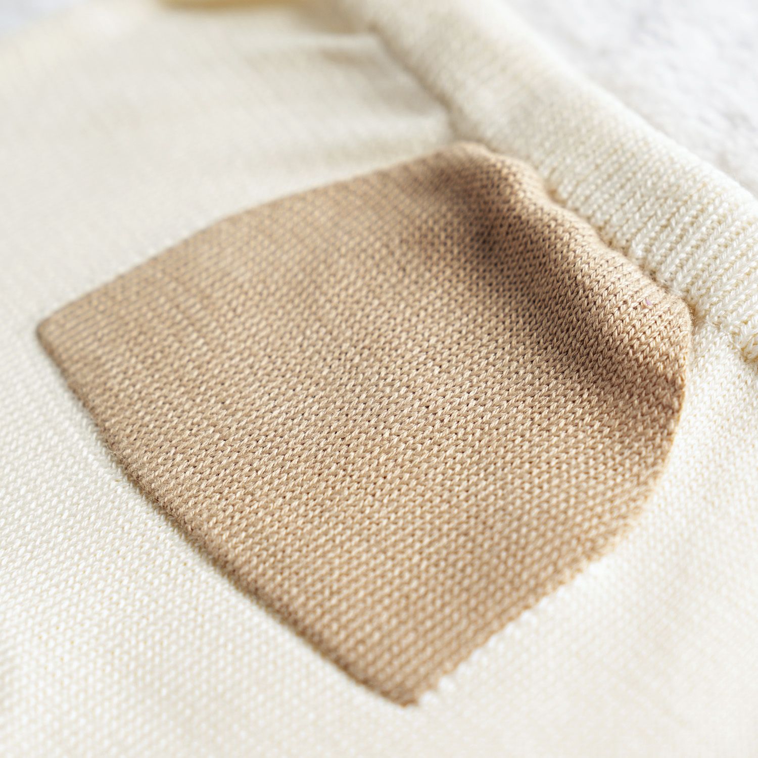 Calça Bebê Saruel Tricot com Bolsinho Bege e Off White