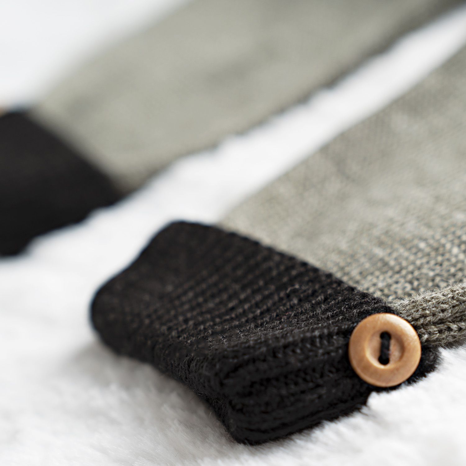 Calça Bebê Saruel Tricot com Bolsinho Bege e Off White