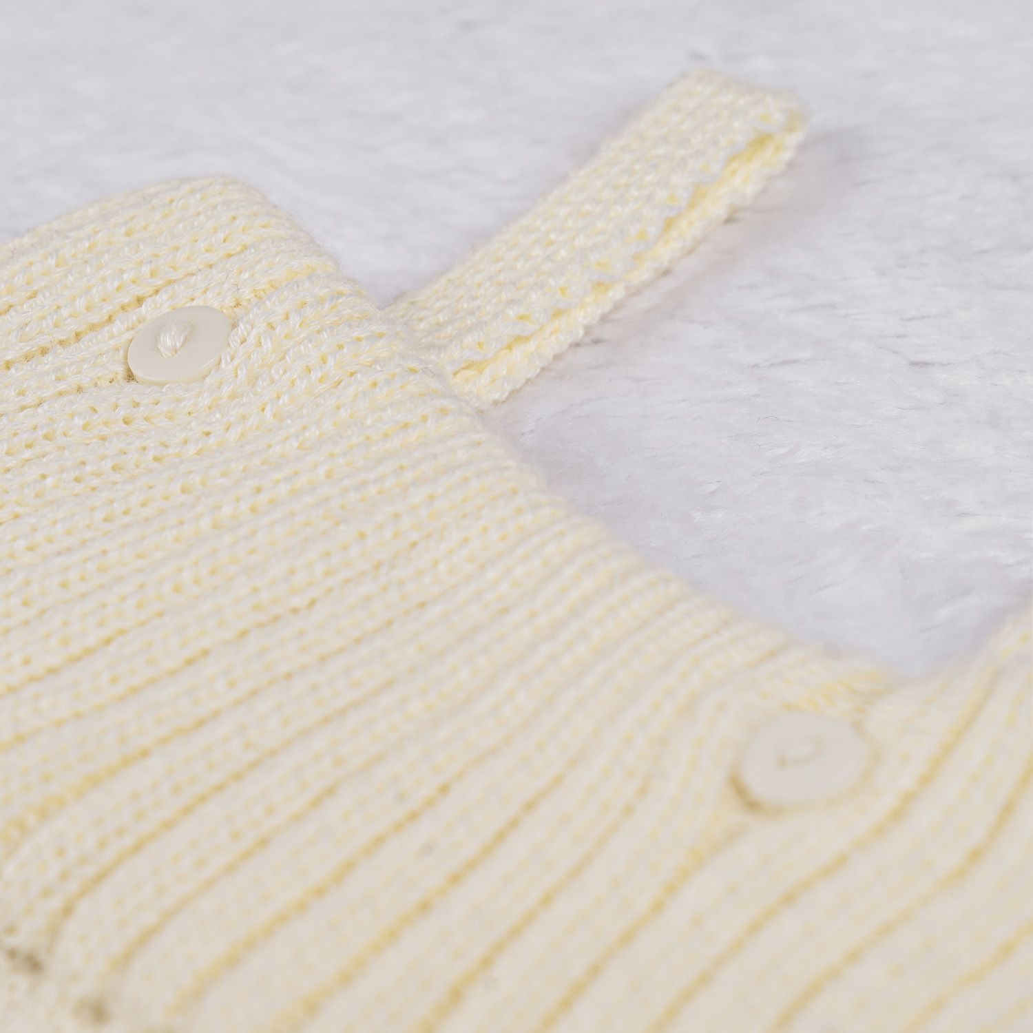 Jardineira Tricot Canelado com Botões Amarelo