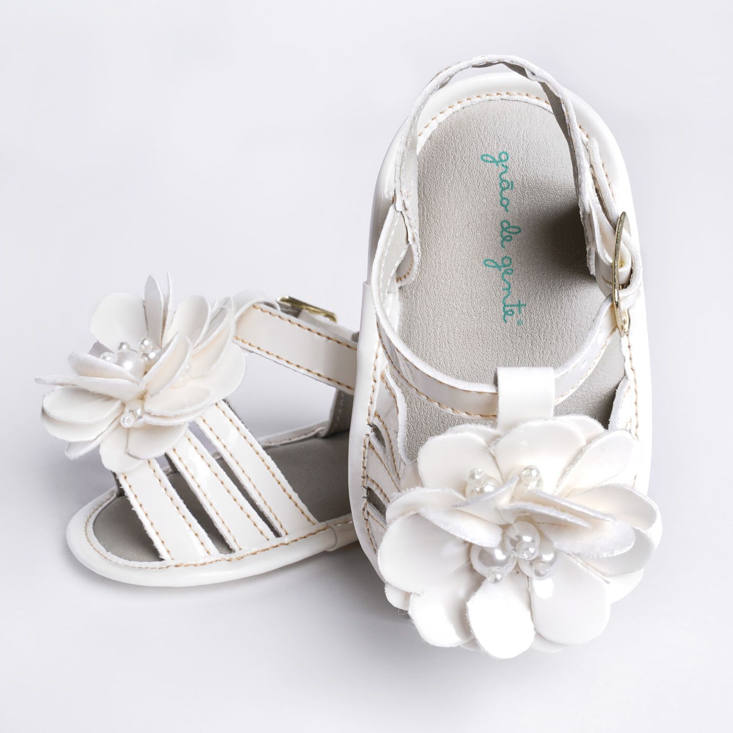 Sandália de Bebê Camélia Pérolas Verniz Off-white Tam 18