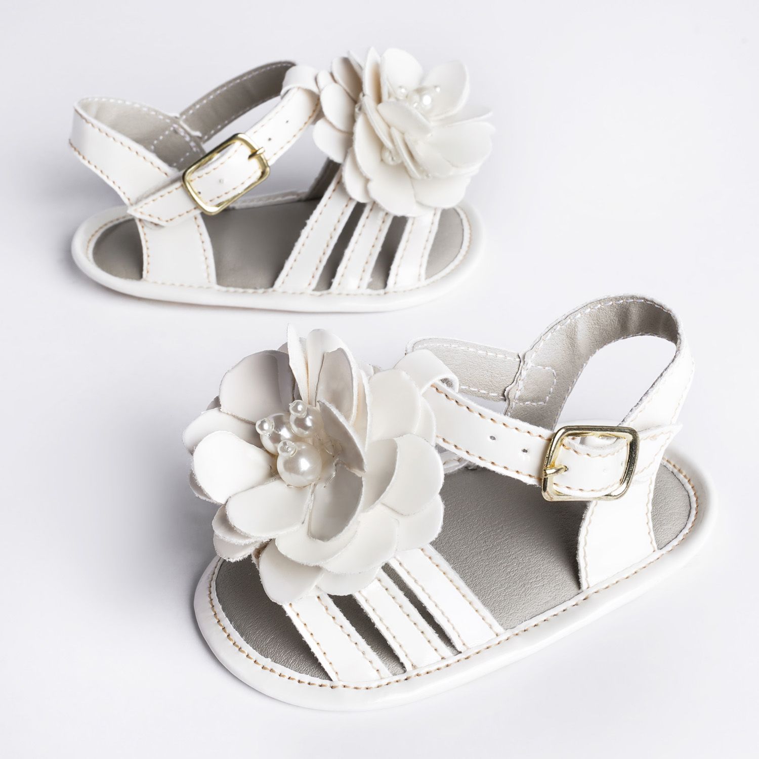 Sandália de Bebê Camélia Pérolas Verniz Off-white Tam 18