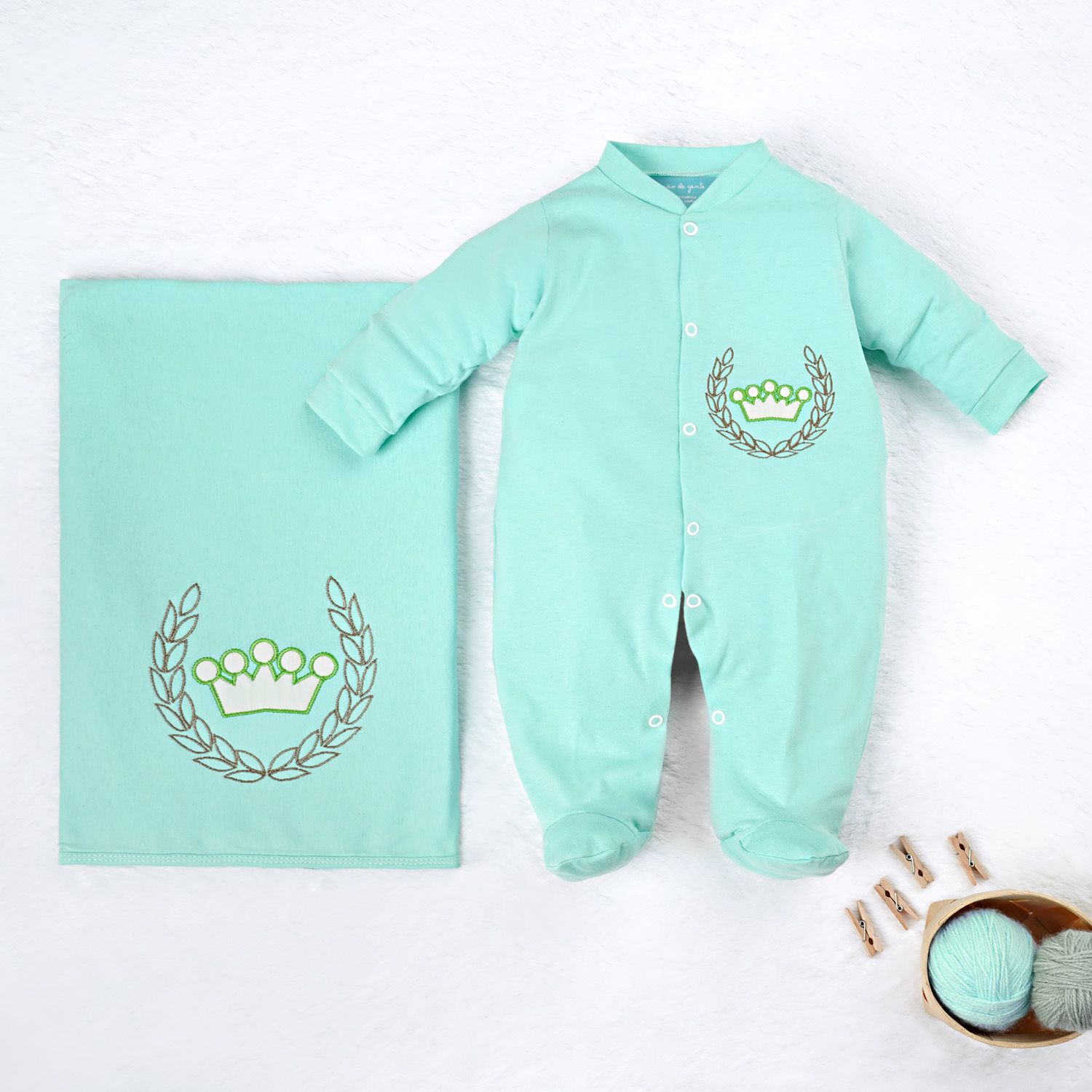 Saída Maternidade Realeza Verde Água 02 Peças