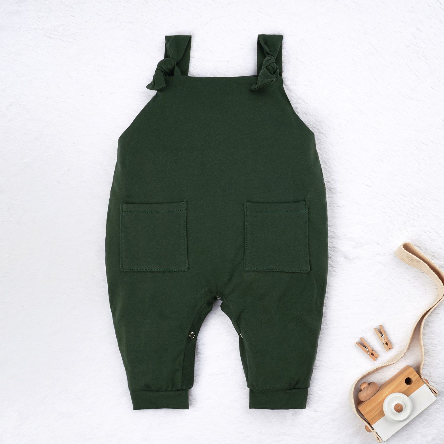 Conjunto Jardineira e Body Manga Longa Baby Basics Verde e Cinza 02 Peças