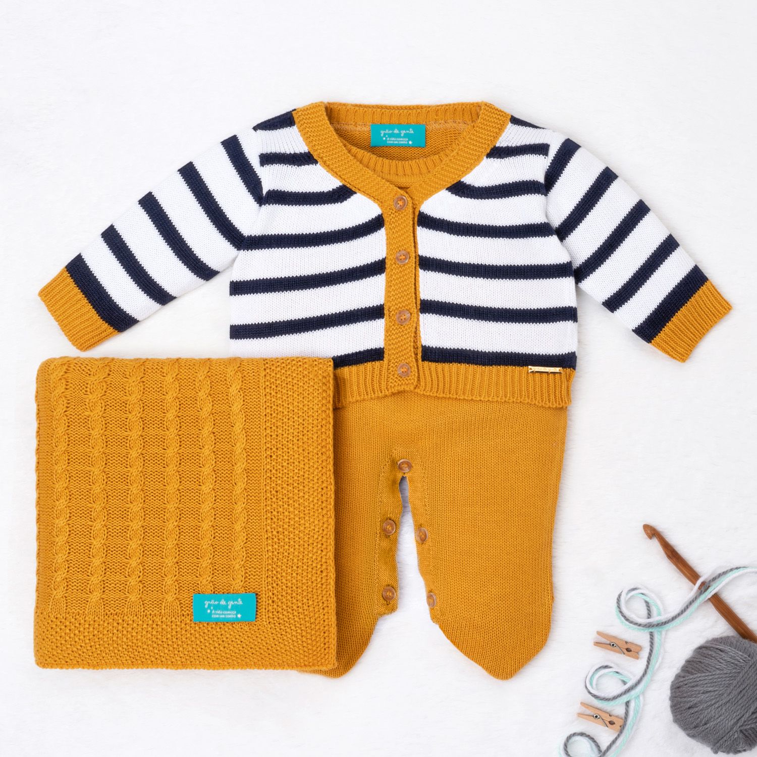 Saída Maternidade Tricot Listra Amarelo Mostarda e Marinho 03 Peças