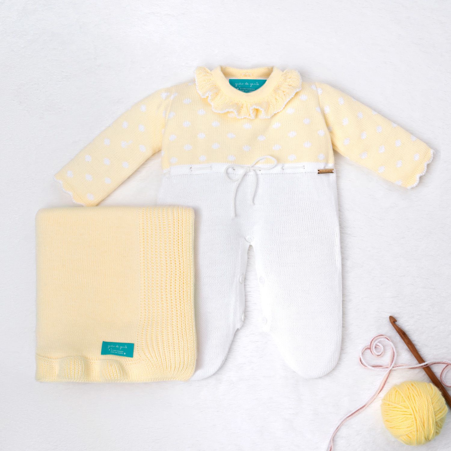 Saída Maternidade Tricot Poá Gola Babado Rosa 02 Peças