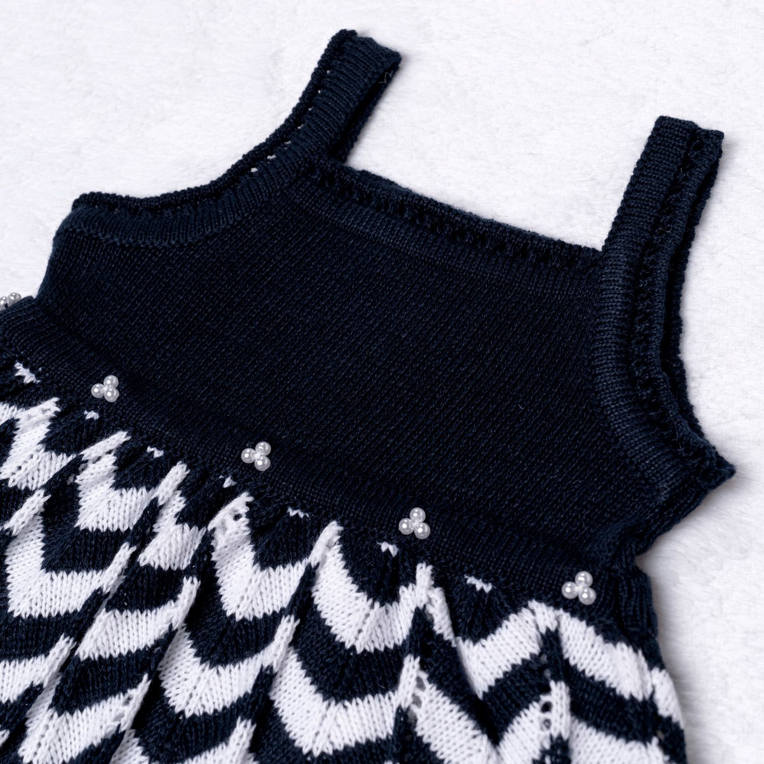 Vestido Tricot Plissado Chevron com Pérolas Rosa e Rosé