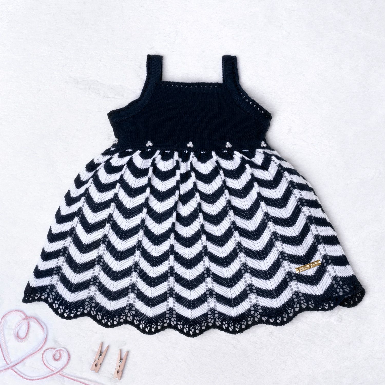 Vestido Tricot Plissado Chevron com Pérolas Rosa e Rosé