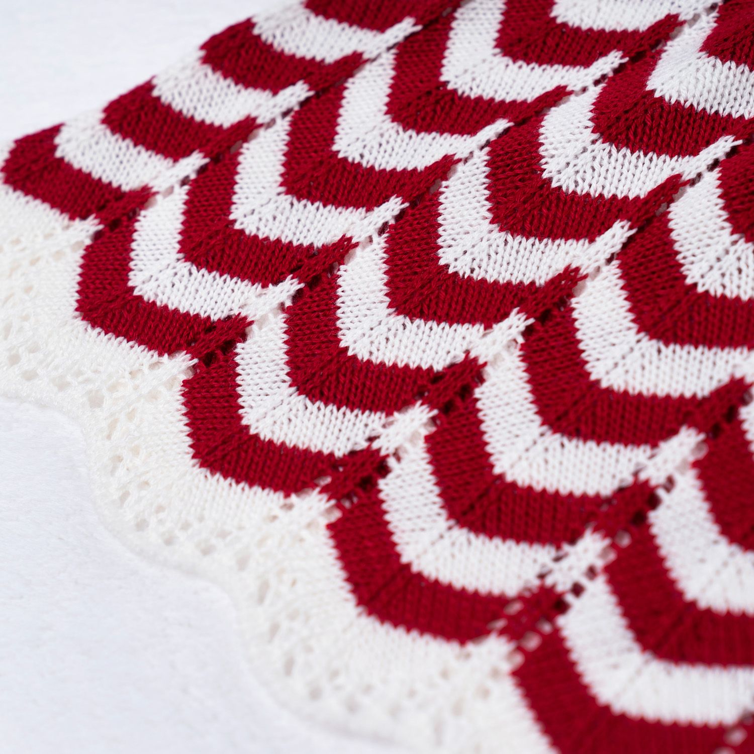 Vestido Tricot Plissado Chevron com Pérolas Rosa e Rosé