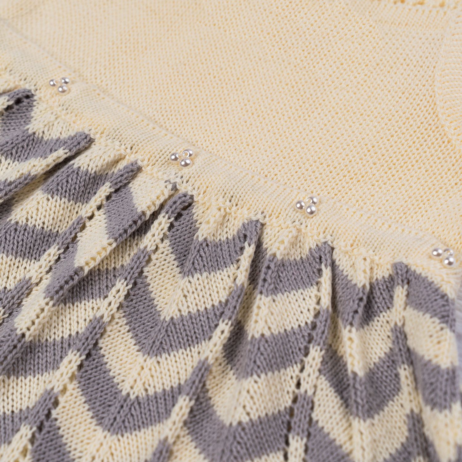 Vestido Tricot Plissado Chevron com Pérolas Rosa e Rosé