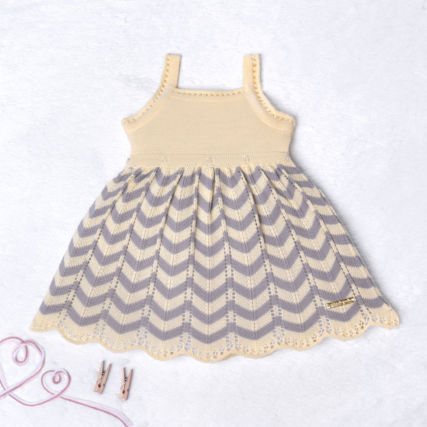 Vestido Tricot Plissado Chevron com Pérolas Rosa e Rosé