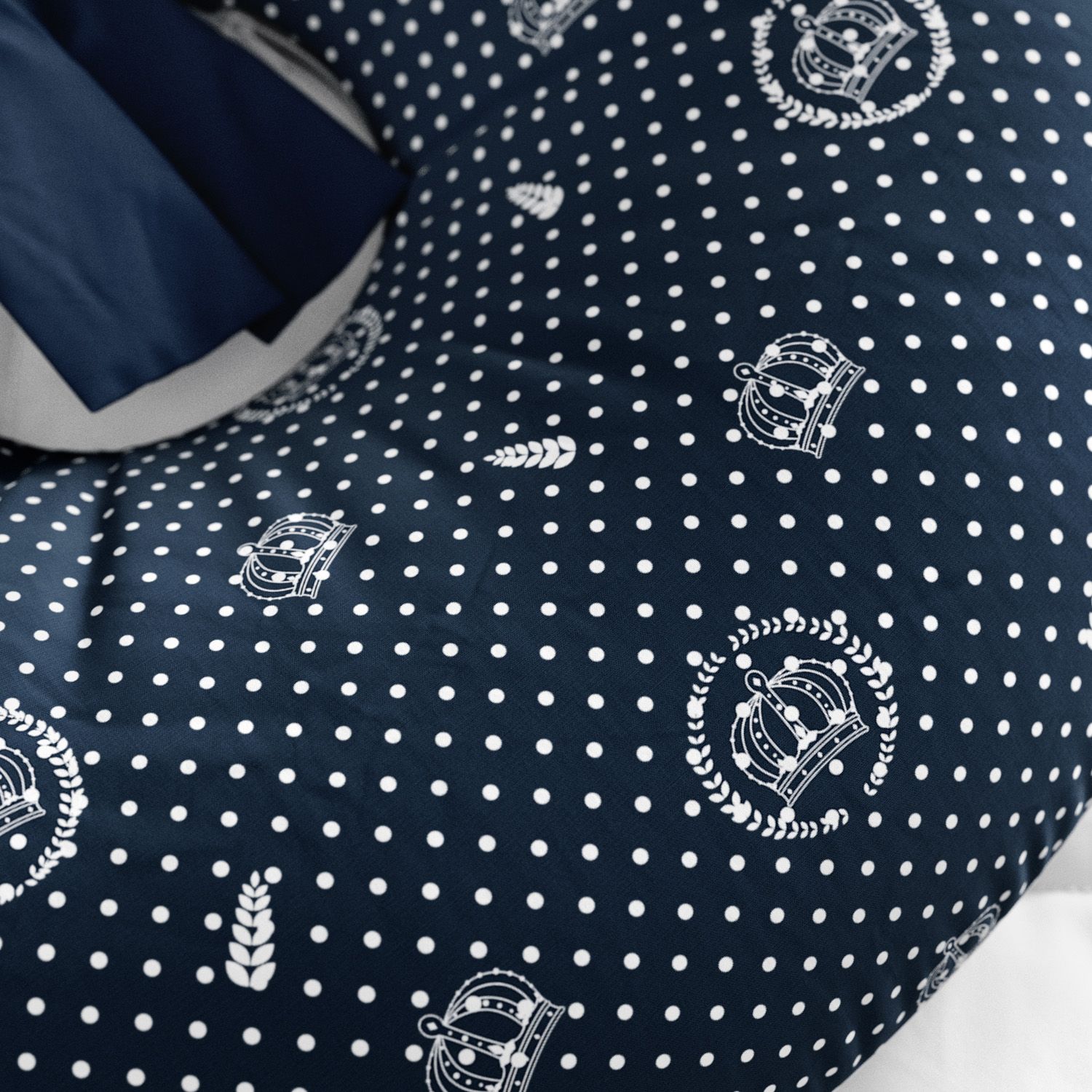 Almofada Amamentação Coroa e Poá Azul Marinho com Laço