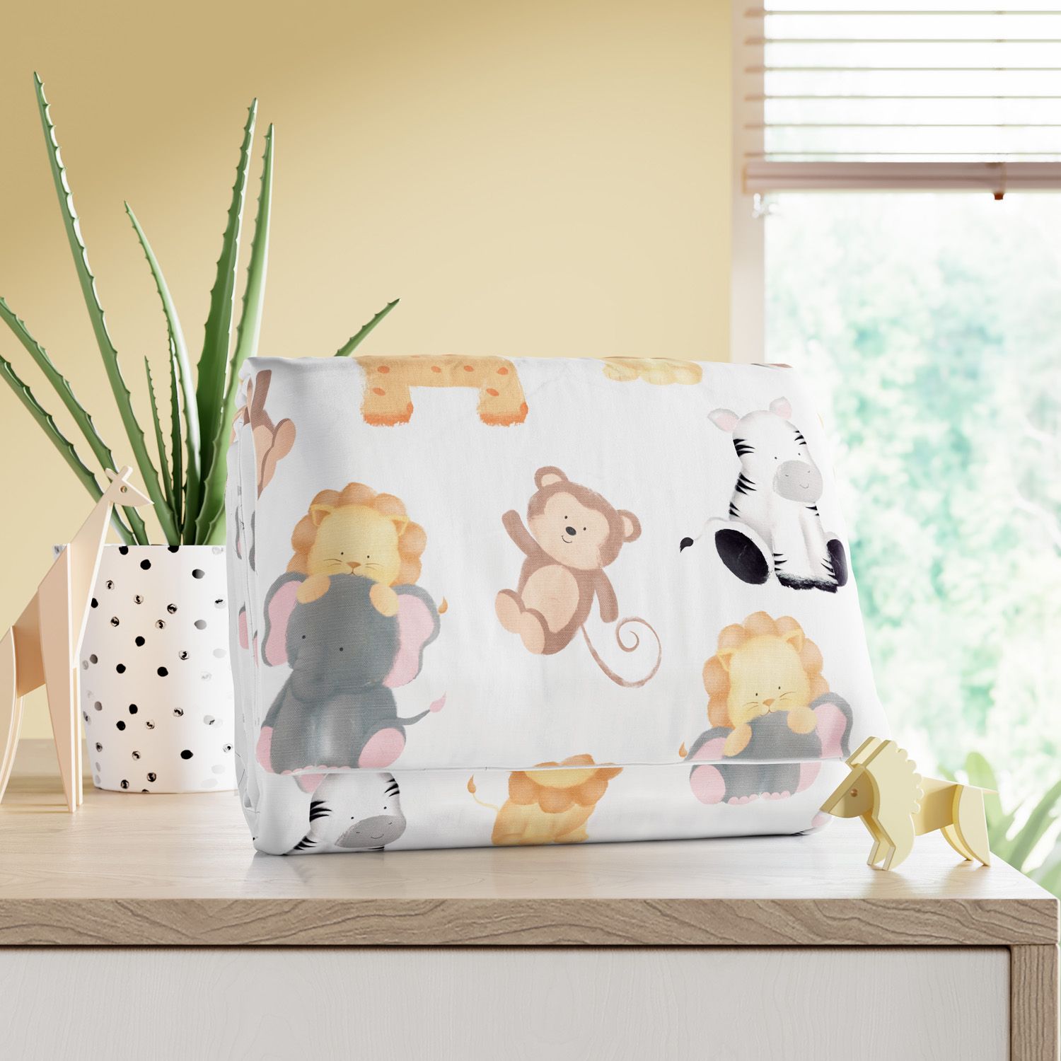 Trocador de Fraldas Portátil Safári Aquarela e Patinhas 73x40cm