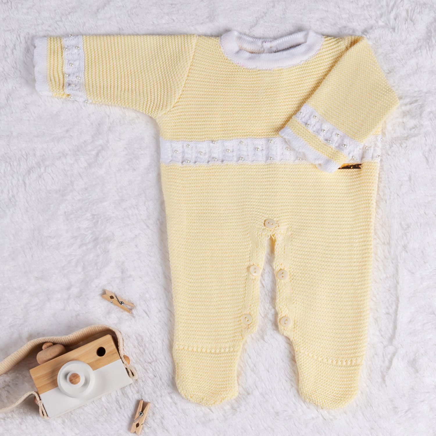 Macacão Tricot com Pérolas Amarelo Camomila