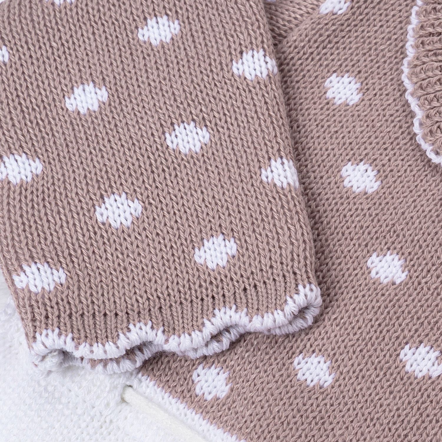 Macacão Tricot Poá Gola Babado Rosa