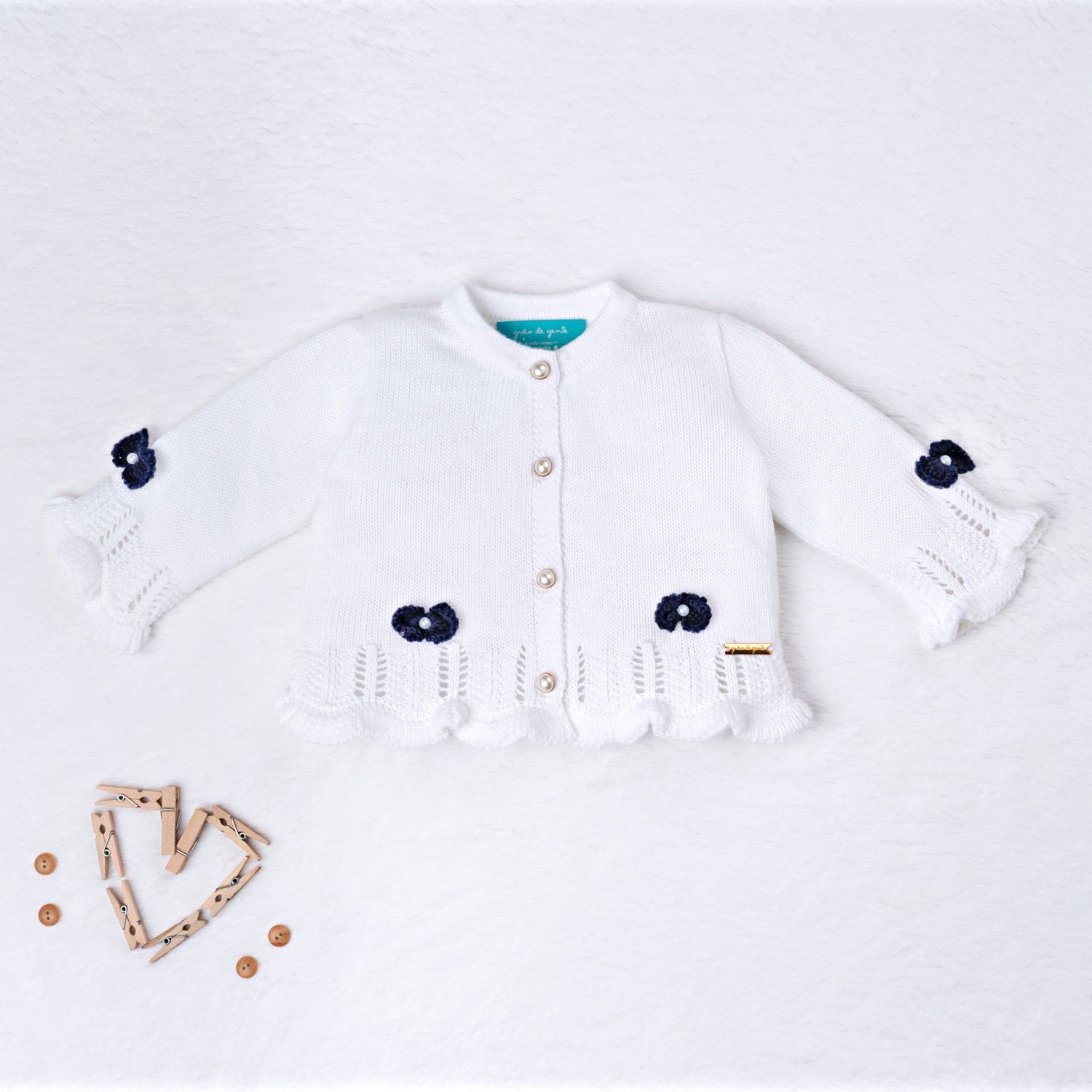 Casaquinho Tricot Ladylike Pérola Branco e Azul Marinho