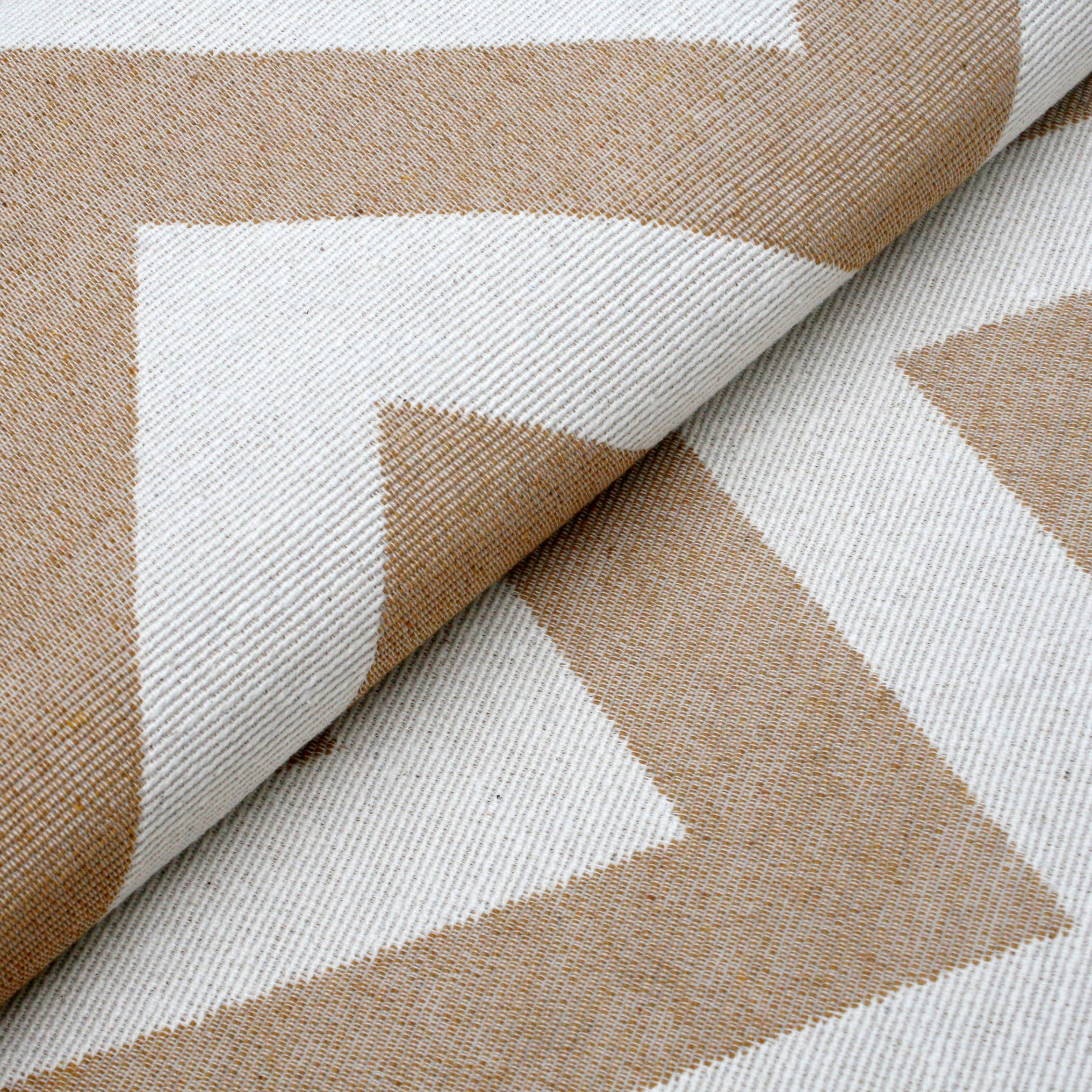 Tapete Retangular Chevron Bege 1,50m