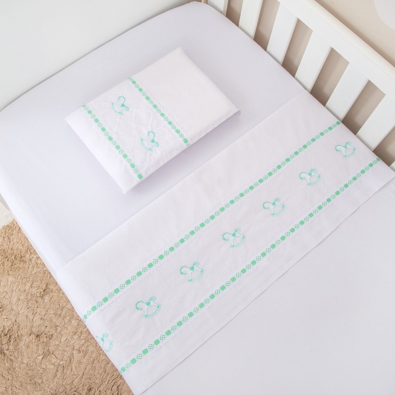 Jogo de Lençol Berço Bordado Cavalinhos Cinza 3 Peças