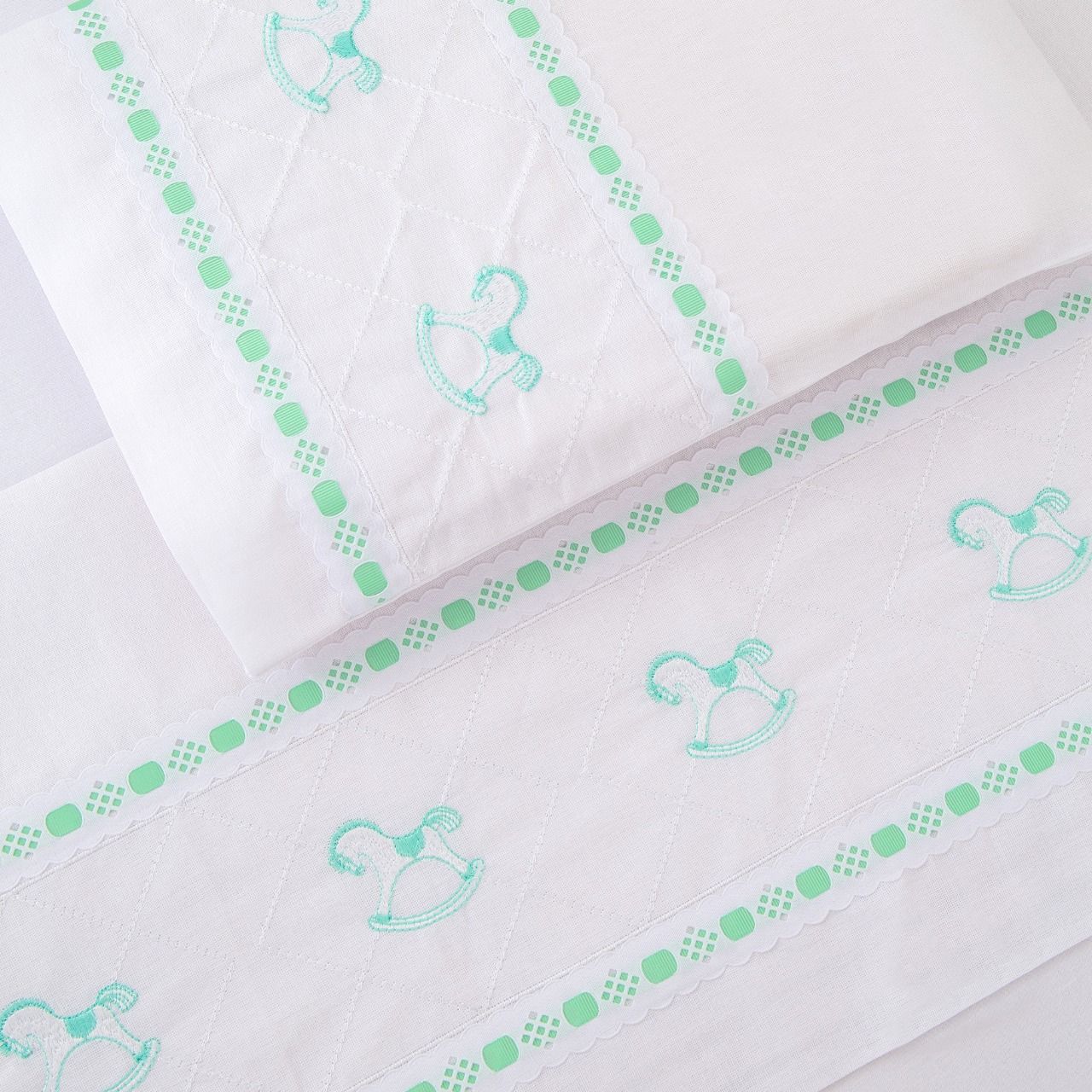 Jogo de Lençol Berço Bordado Cavalinhos Cinza 3 Peças