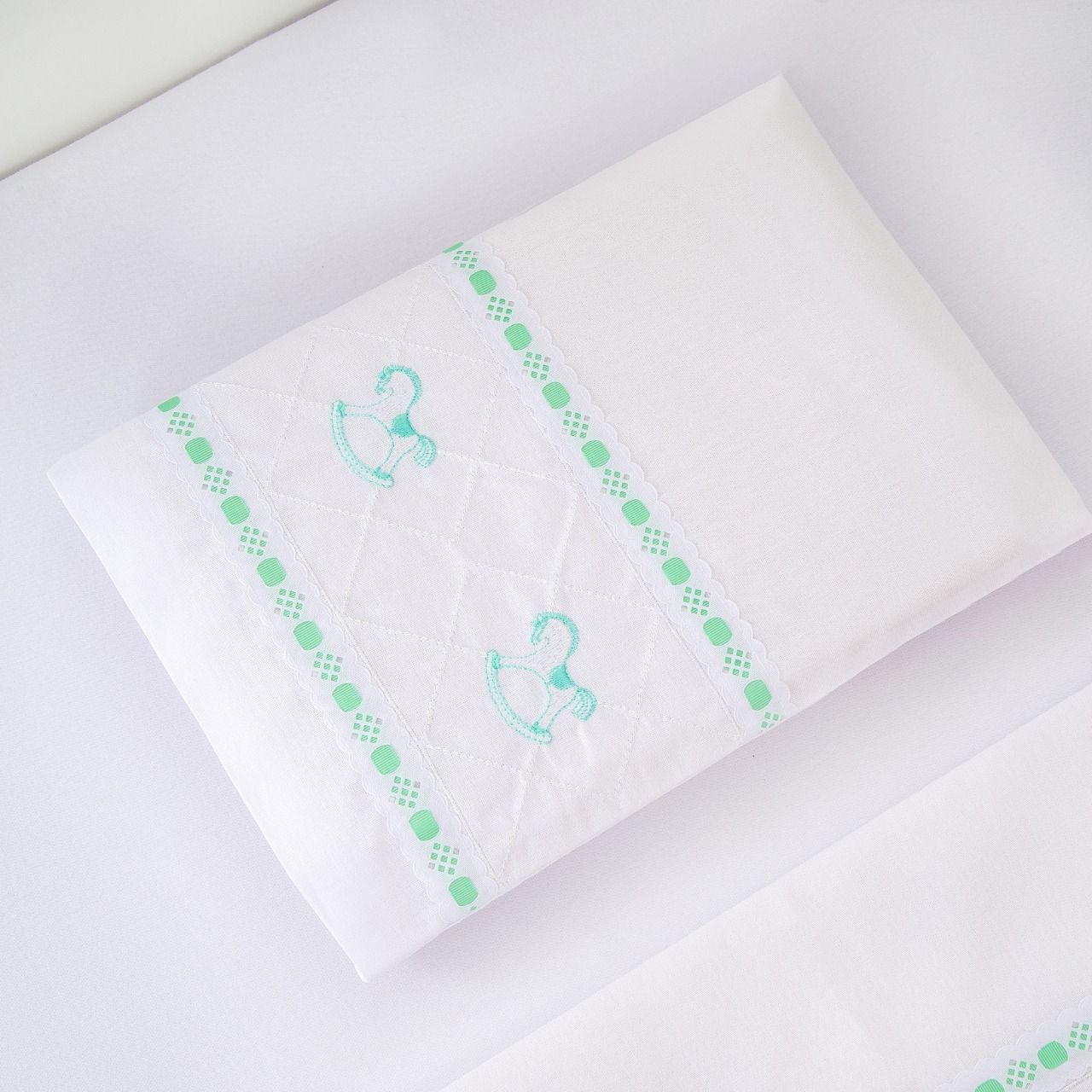 Jogo de Lençol Berço Bordado Cavalinhos Cinza 3 Peças