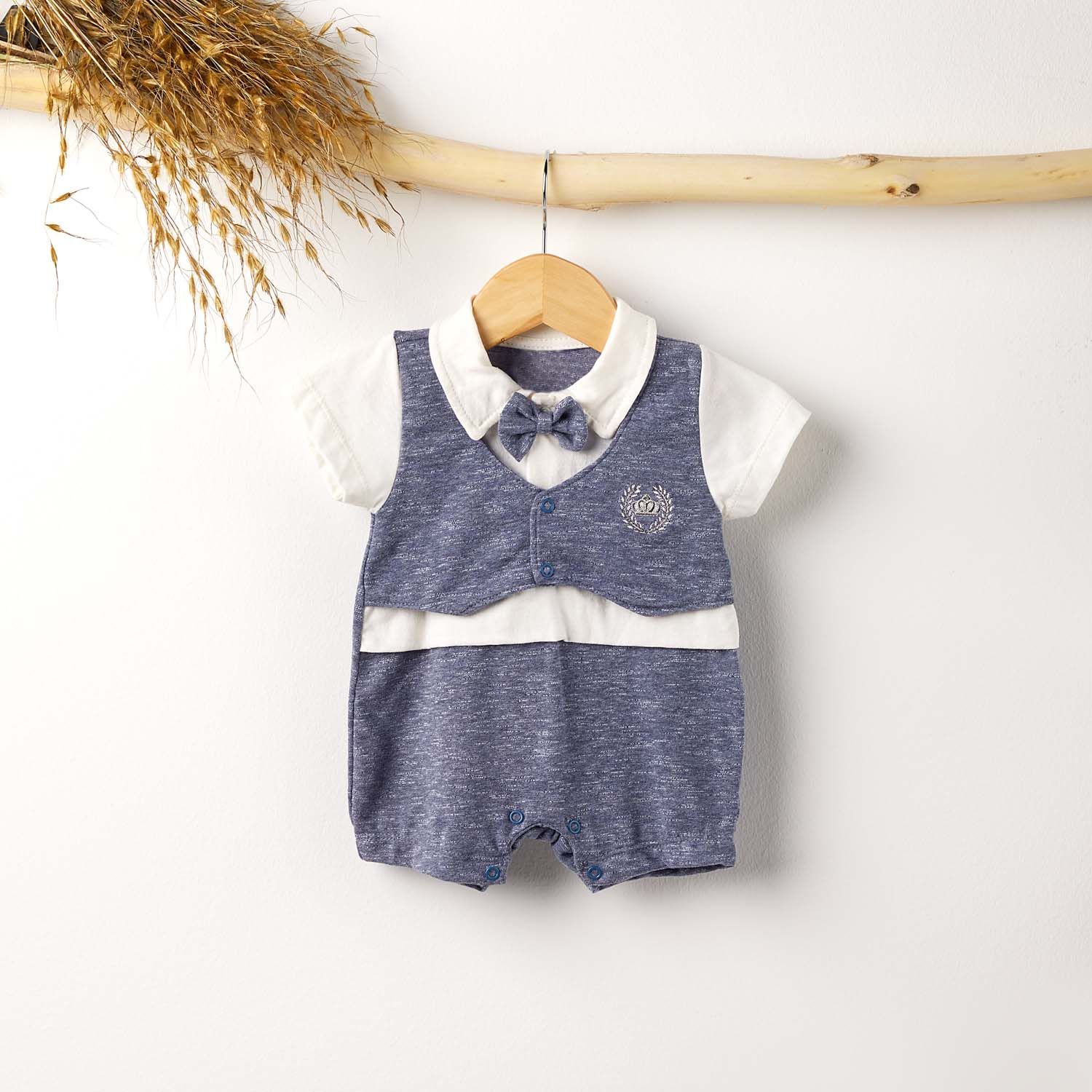 Macacão Curto com Colete e Gravata Borboleta Azul