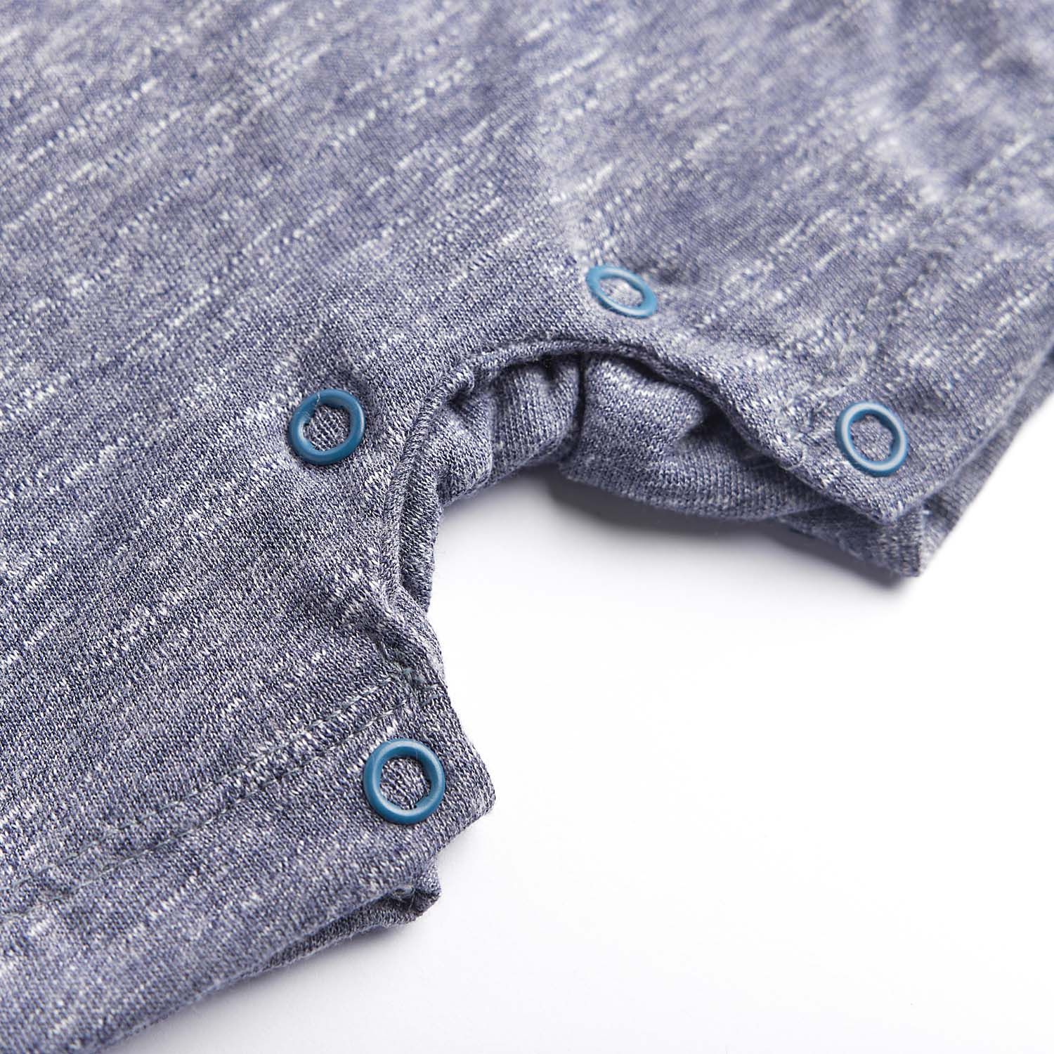 Macacão Curto com Colete e Gravata Borboleta Azul