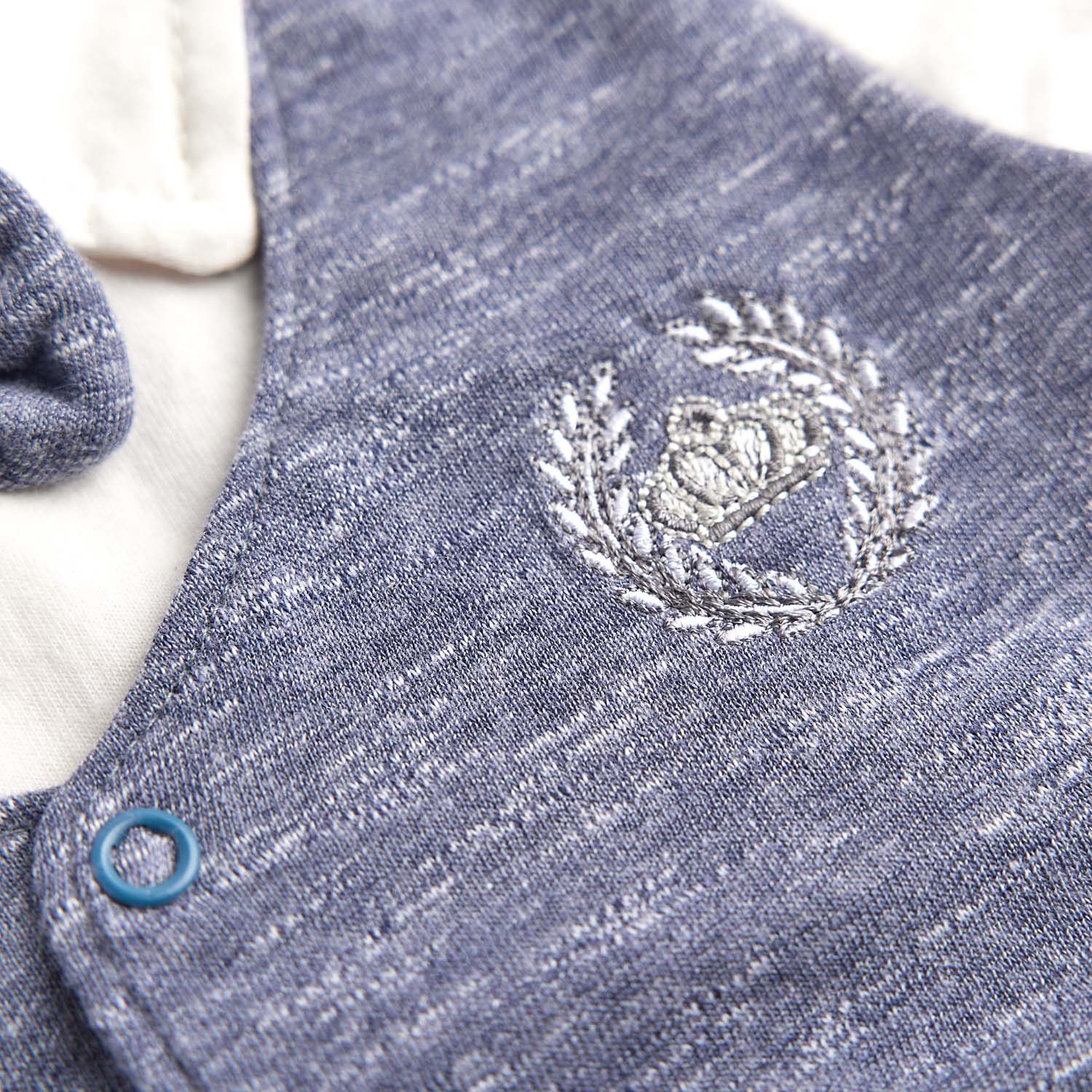 Macacão Curto com Colete e Gravata Borboleta Azul