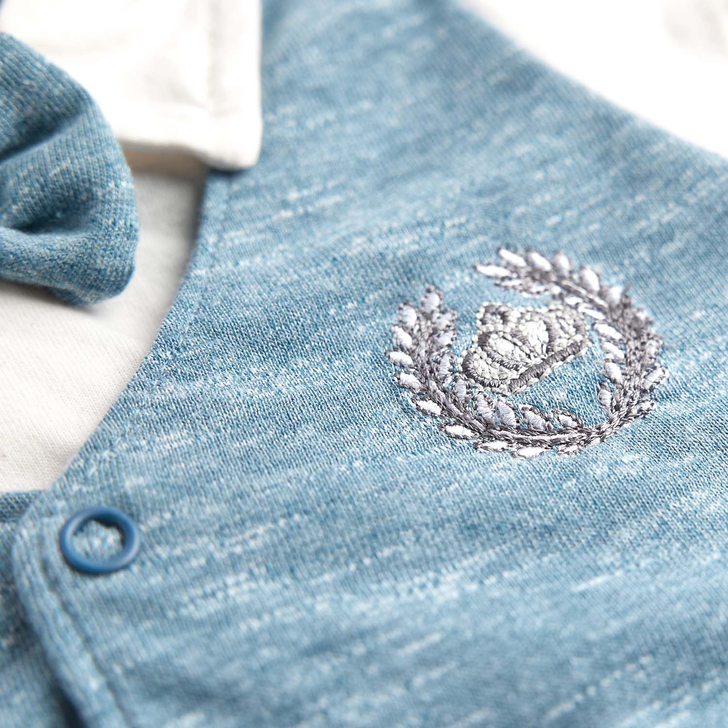 Macacão Curto com Colete e Gravata Borboleta Azul