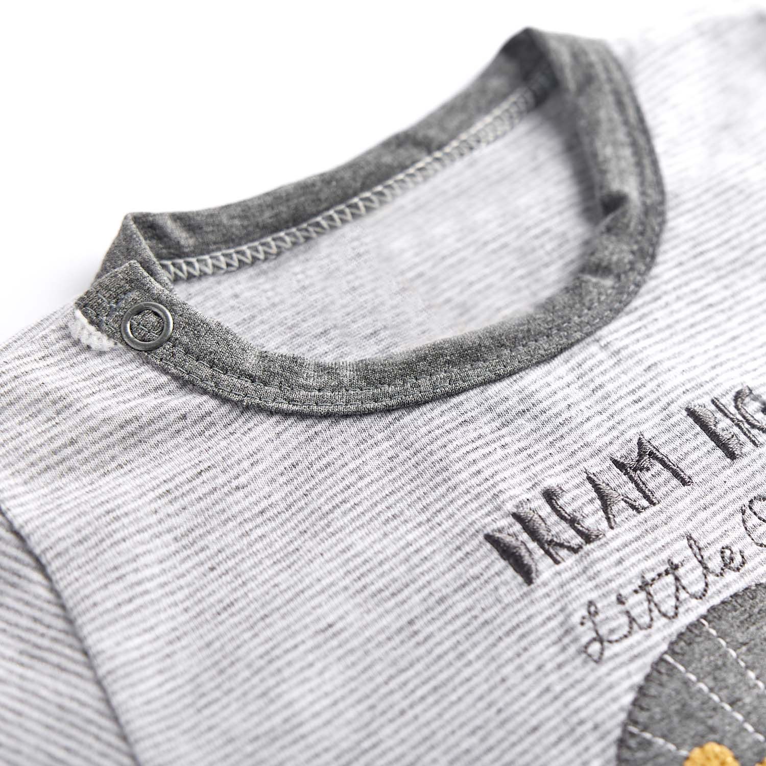 Macacão Curto Listrado Leãozinho