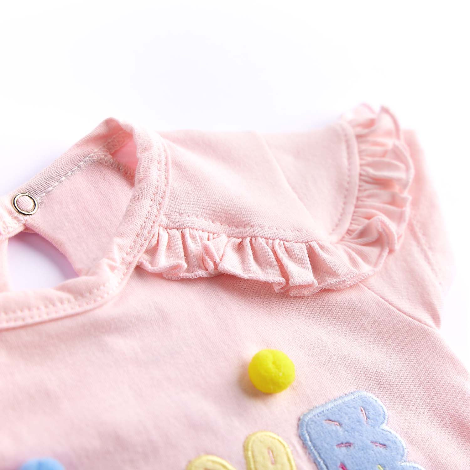 Macacão Curto Love Pompons Rosa