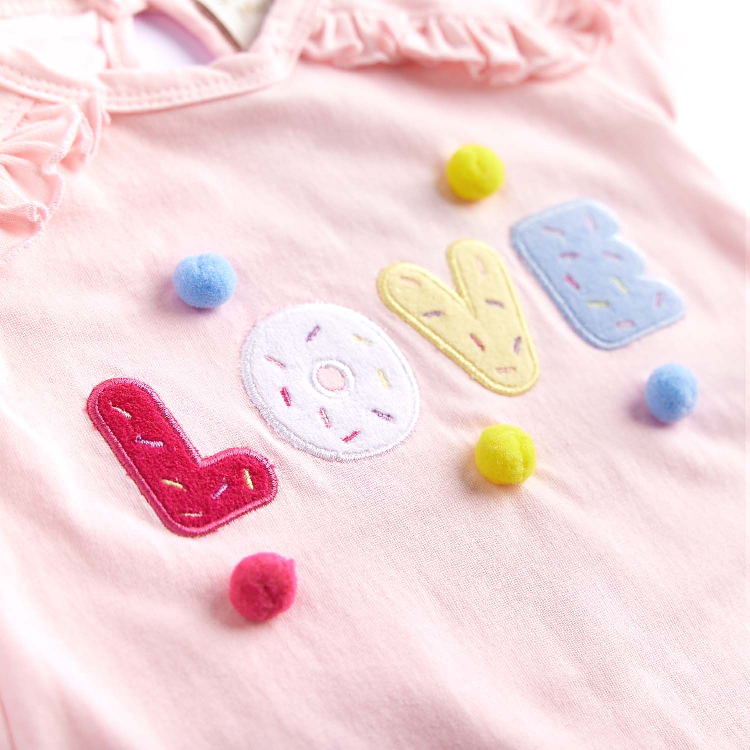 Macacão Curto Love Pompons Rosa