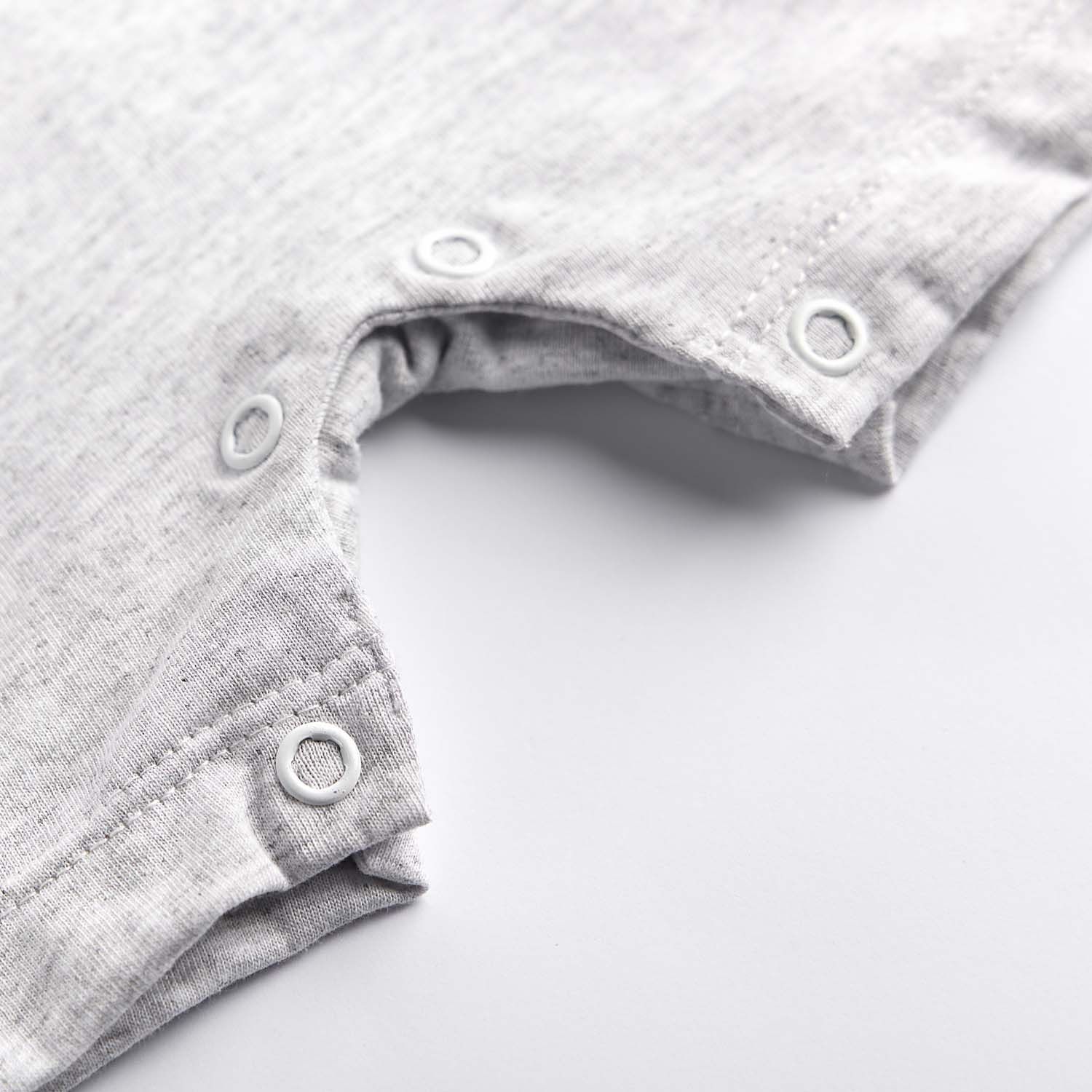 Macacão Curto Monstrinho Cinza