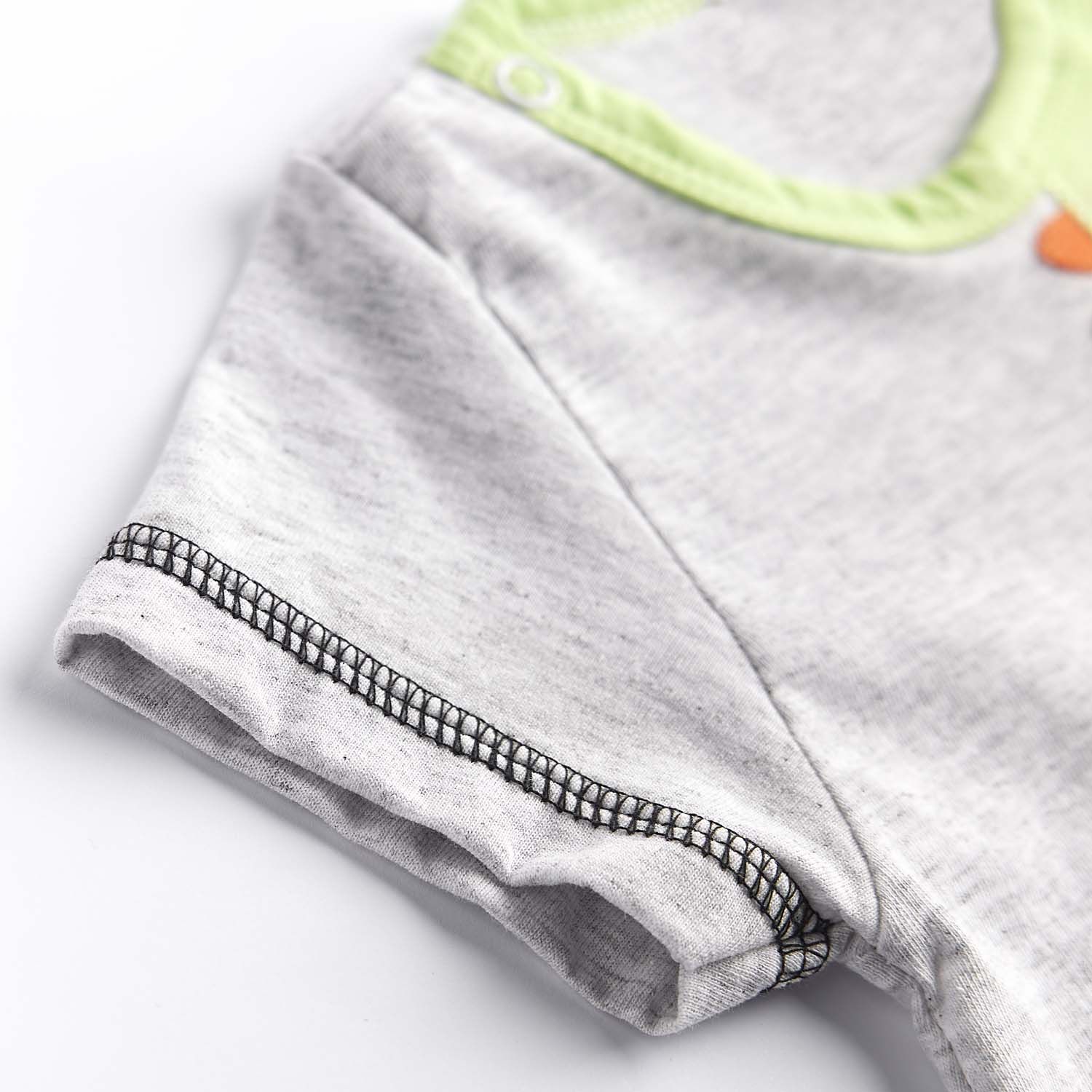 Macacão Curto Monstrinho Cinza