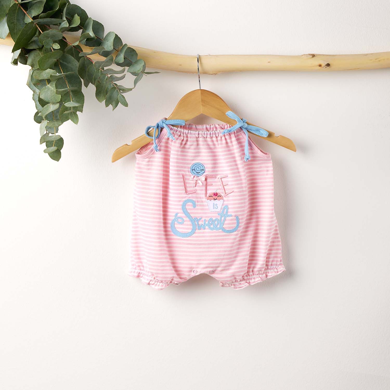 Macacão Curto Life is Sweet Listrado Rosa
