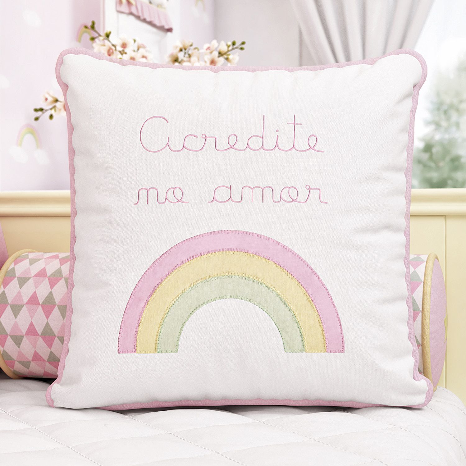 Quarto de Bebê Completo Arco-íris Patchwork 23 Peças