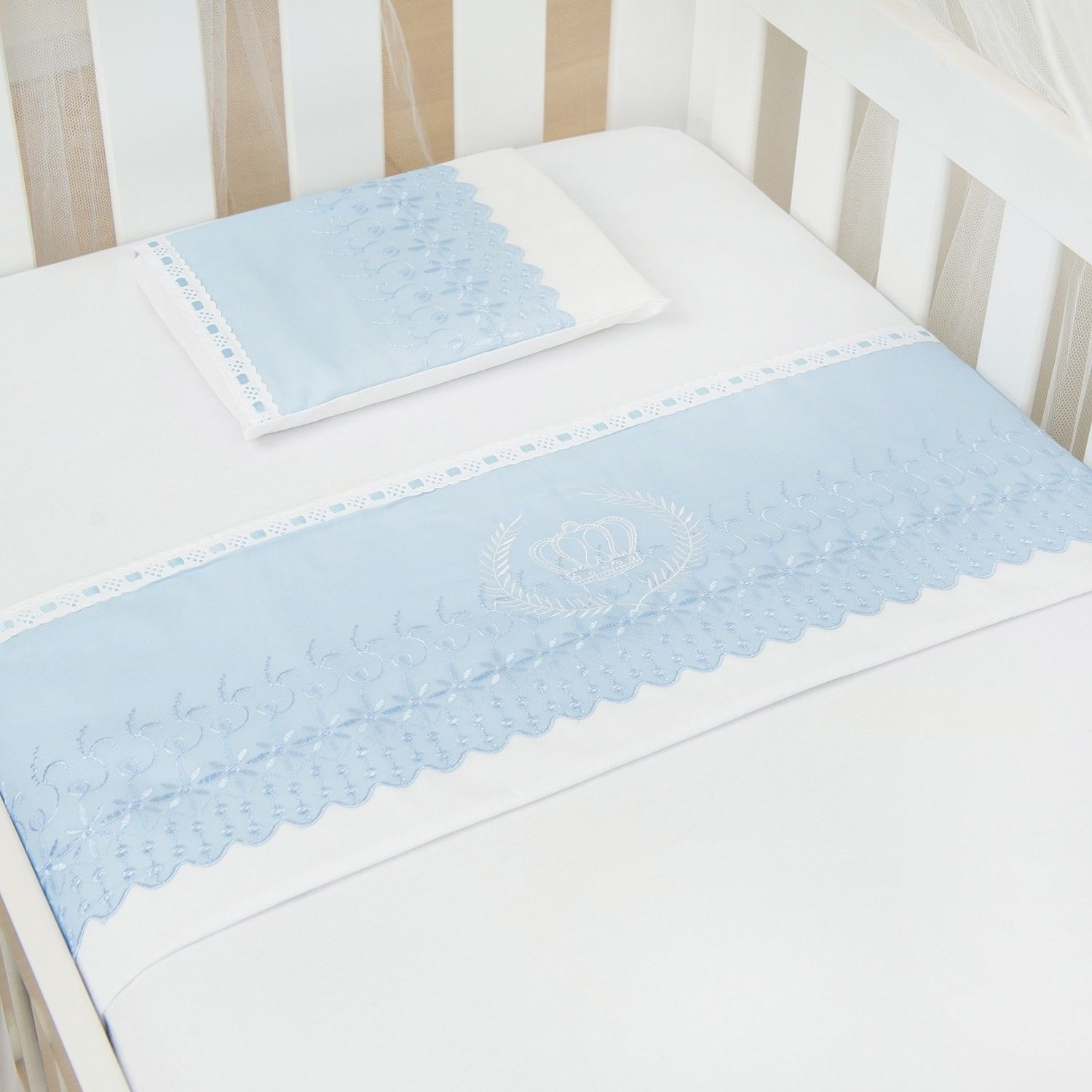 Jogo de Lençol Berço Bordado Príncipe Azul e Branco 3 Peças