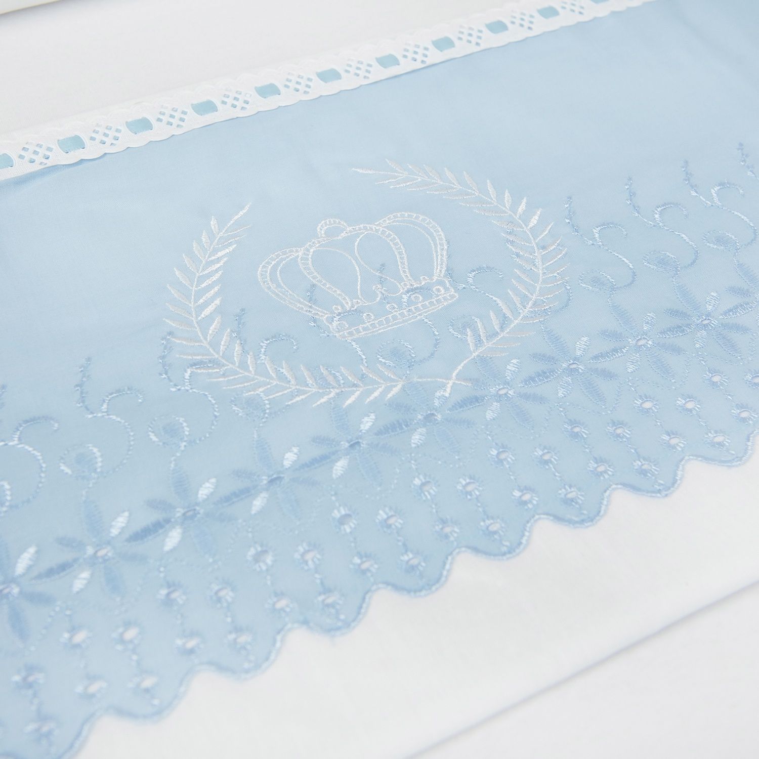 Jogo de Lençol Berço Bordado Príncipe Azul e Branco 3 Peças