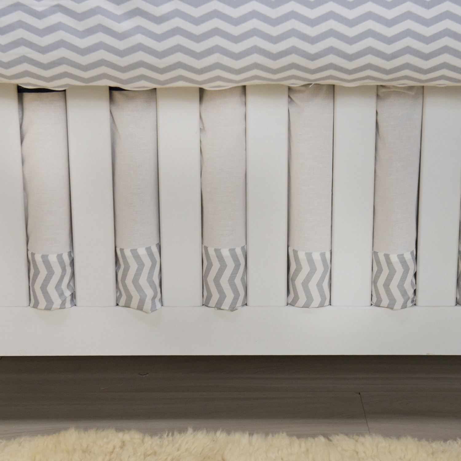 Saia de Berço Chevron Cinza