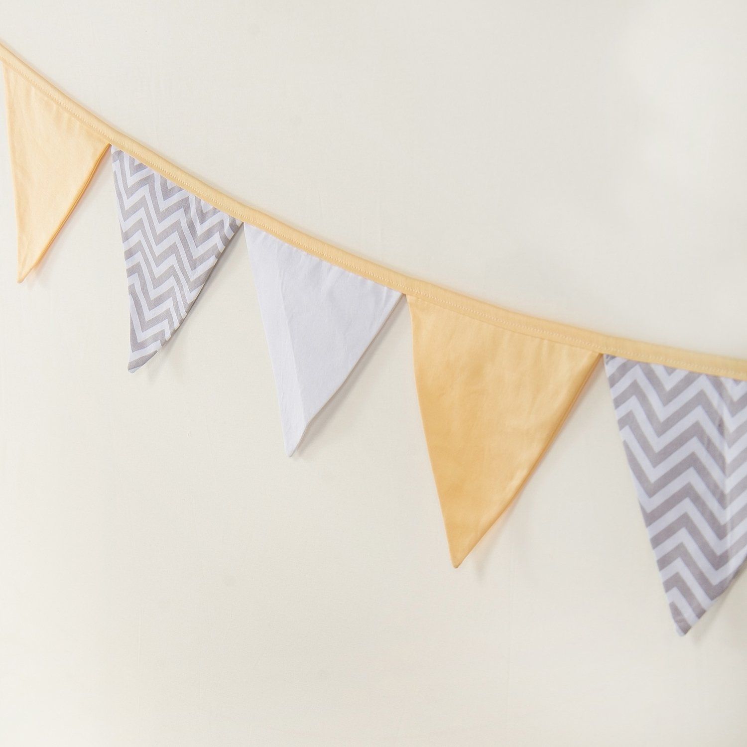 Varal de Berço Bandeirinhas Chevron Amarelo 1,60m