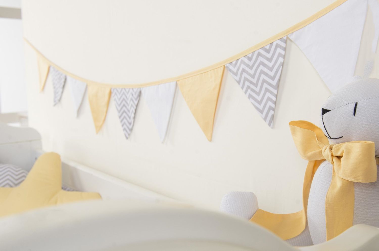 Varal de Berço Bandeirinhas Chevron Amarelo 1,60m