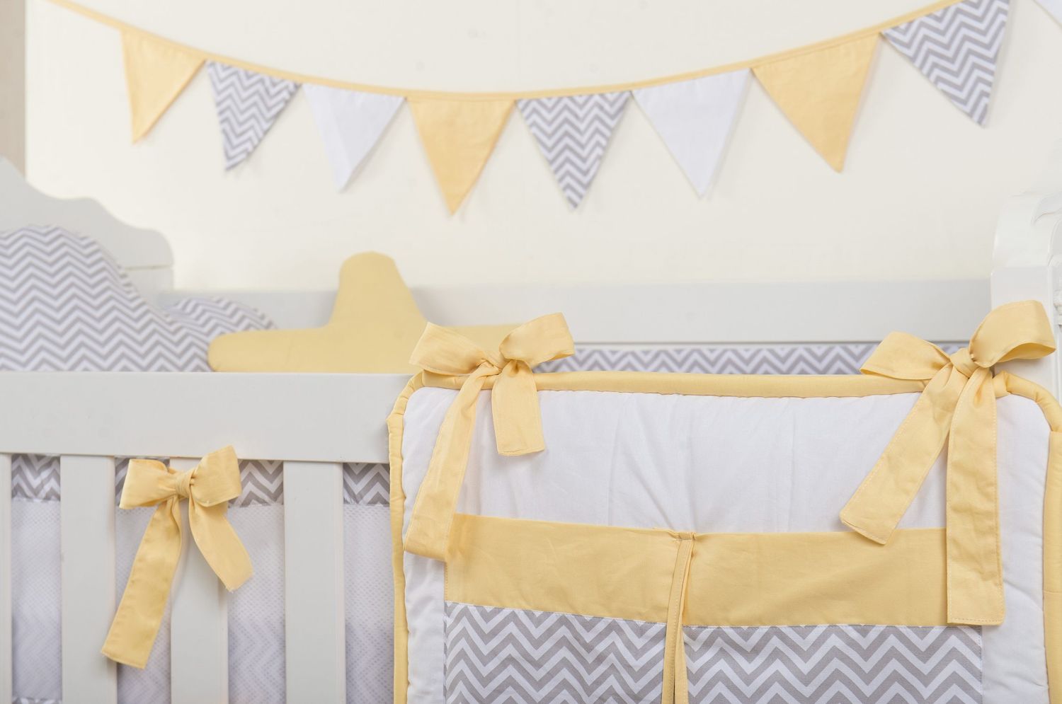 Varal de Berço Bandeirinhas Chevron Amarelo 1,60m