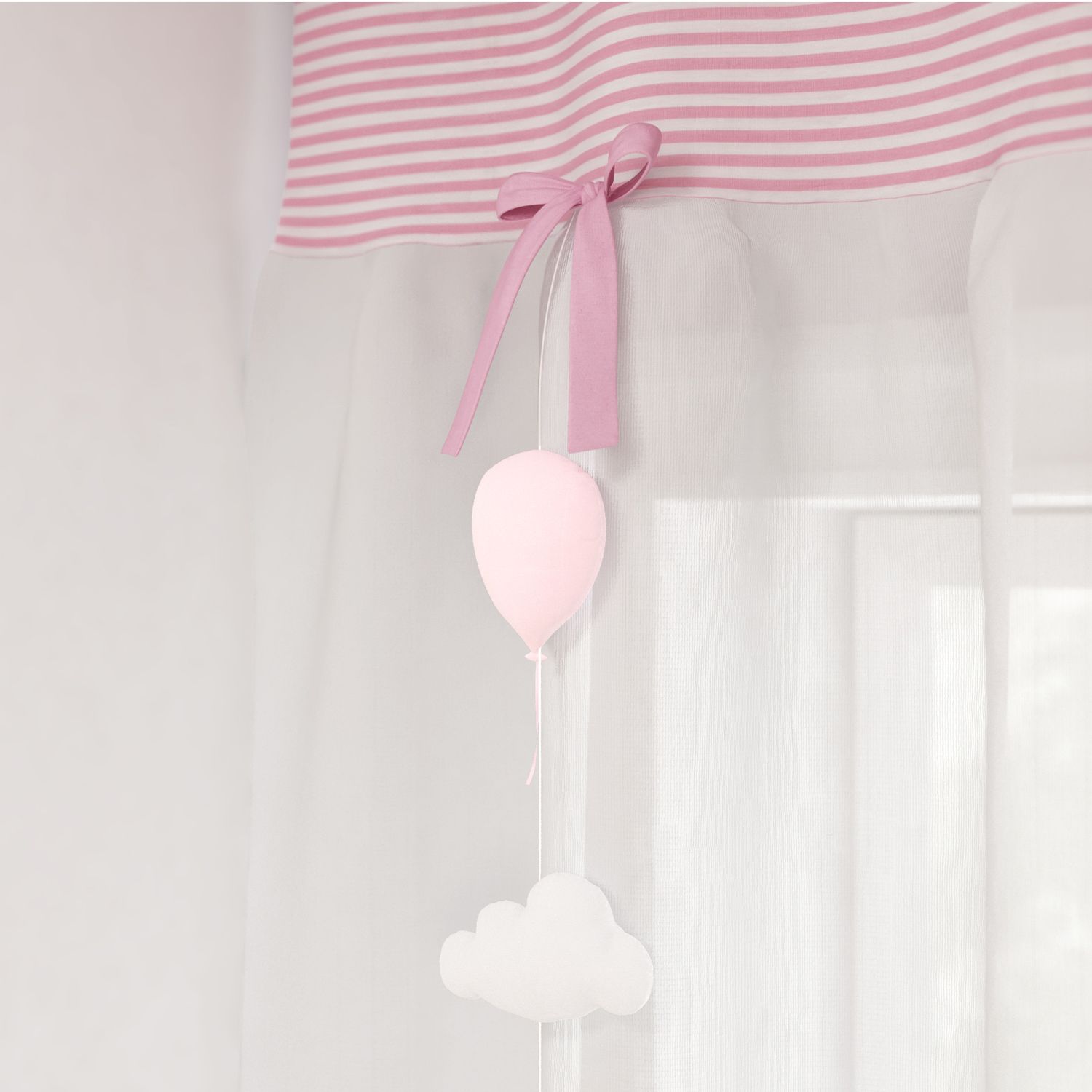Pêndulos Cortina Nuvem e Balão Rosa