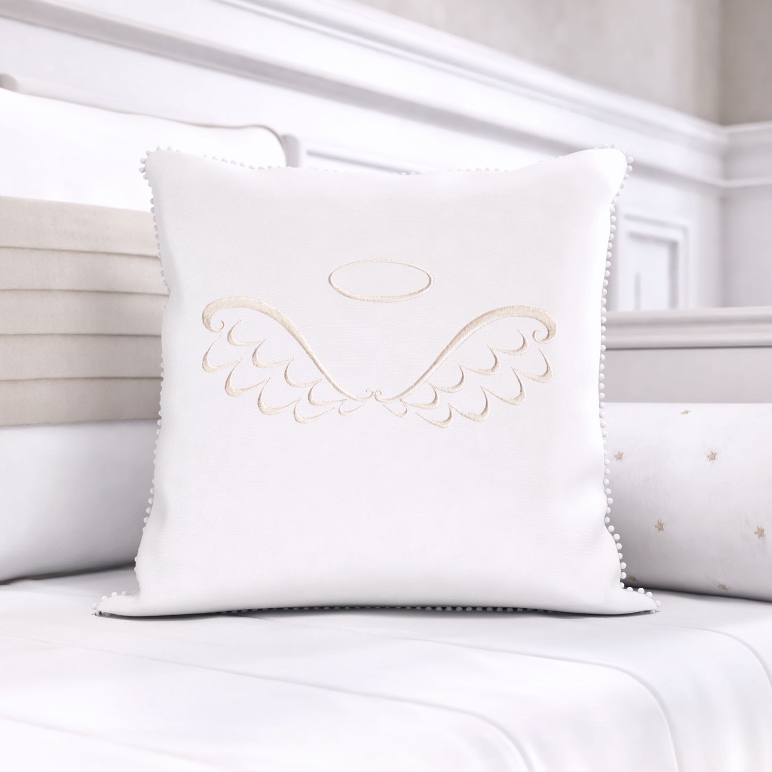 Almofada Quadrada Bordada Anjo com Pompom 38cm