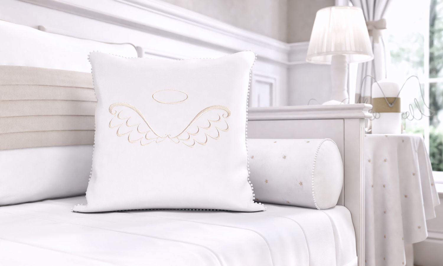 Almofada Quadrada Bordada Anjo com Pompom 38cm