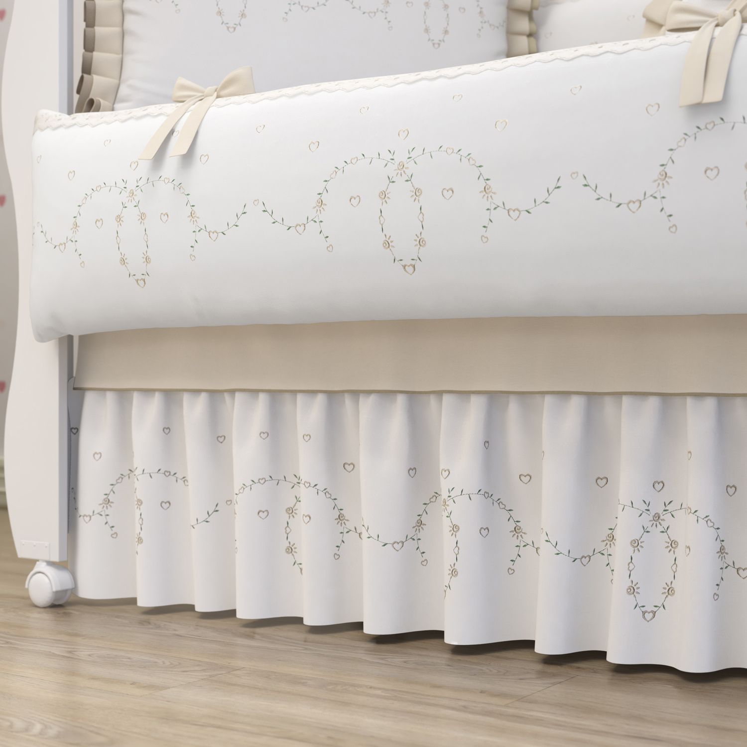 Saia de Berço Bordada Flores e Corações Alice Bege