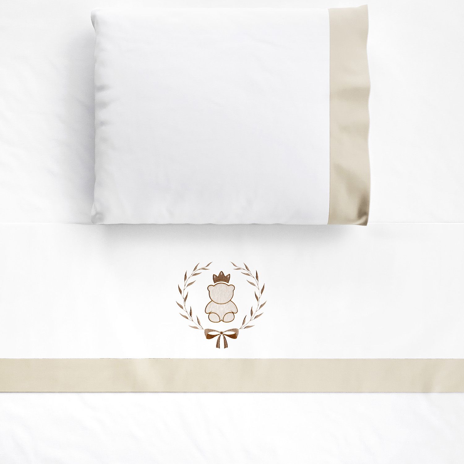 Jogo de Lençol Berço Bordado Ursinho Clássico Azul Marinho 3 peças