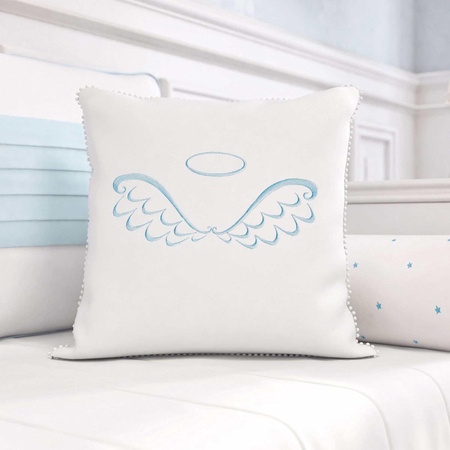 Almofada Quadrada Bordada Anjo com Pompom 38cm