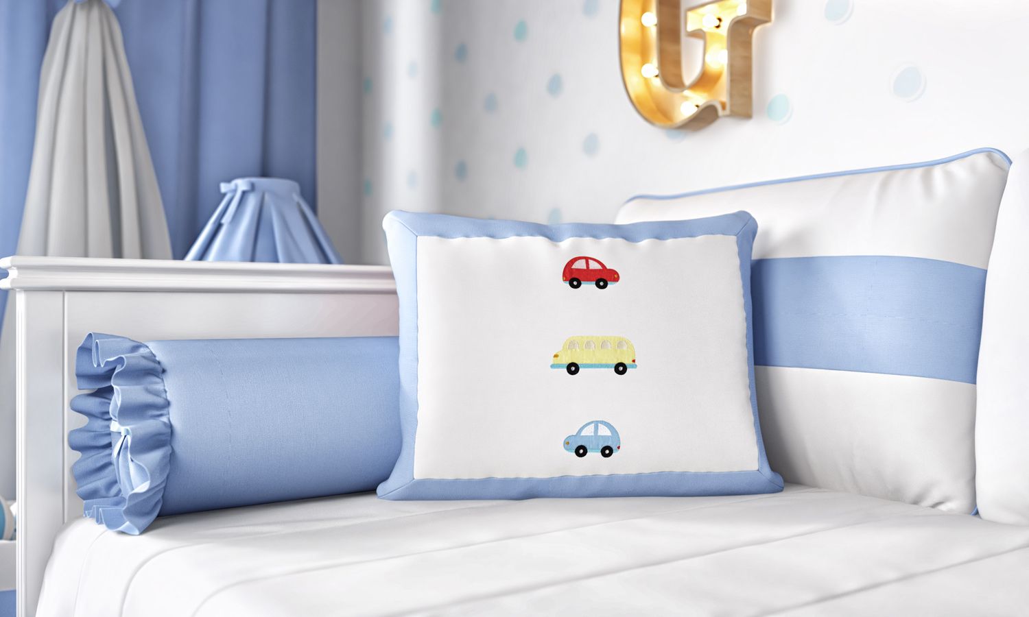 Almofada Bordado Carrinhos Azul 43cm