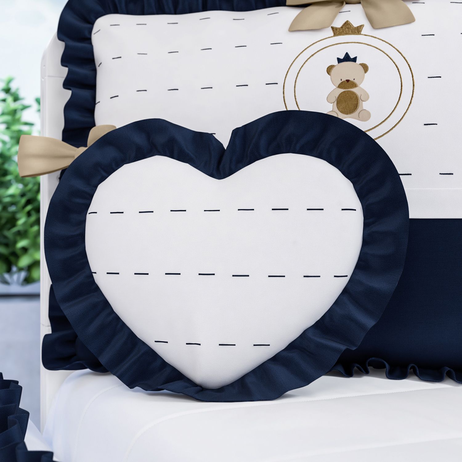 Almofada Coração com Babado Azul Marinho 33cm